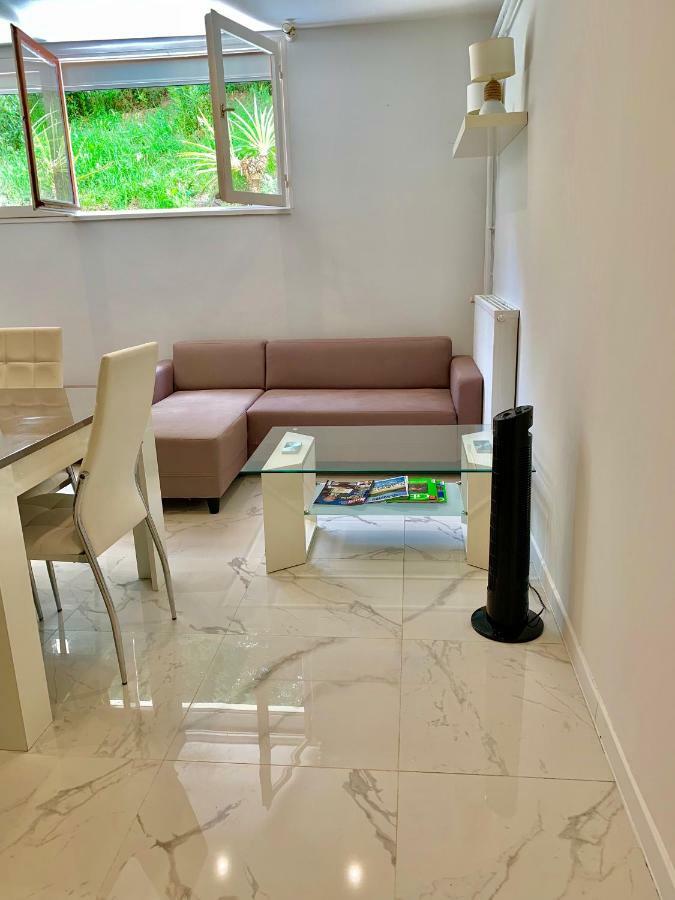 Lesjardinsfleuris Apartment Mandelieu La Napoule Bagian luar foto
